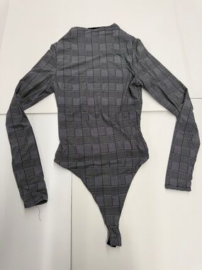 Naked Wardrobe Black & White Houndstooth Long Sleeve Bodysuit